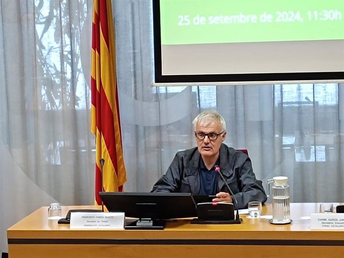 El secretario de Trabajo de la Generalitat, Francisco Ramos, durante su intervención en la presentación del informe 'Situació del Treball Autònom a CAtalunya 2023', elaborado por el Ctesc