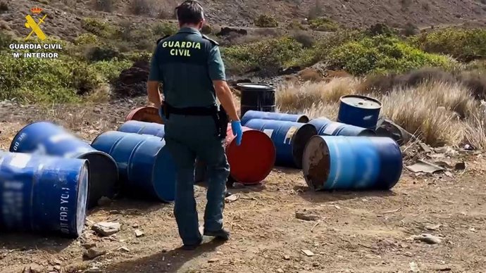 Los bidones de sustancias químicas que han producido varios vertidos en Las Palmas de Gran Canaria y Telde