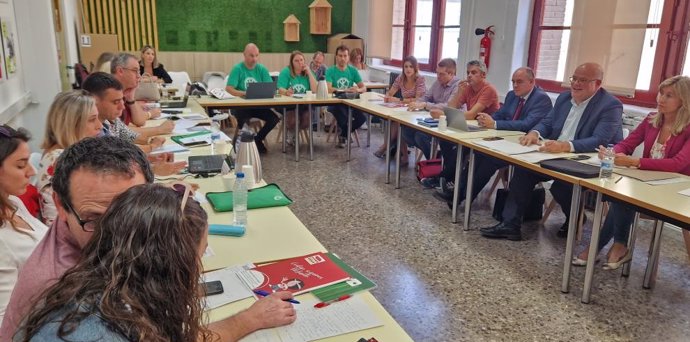 La Mesa sectorial de Educación se ha reunido hoy. La Mesa Sectorial de Educación se ha reunido hoy en el Centro de Profesorado Juan de Lanuza.