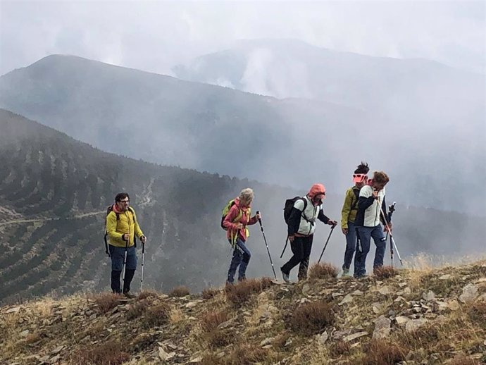 El proyecto "A Pulmón" cierra las ascensiones del año con la coronación del Pico de San Lorenzo en La Rioja