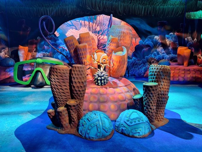 El espacio de 'Buscando a Nemo', una de las 13 salas de la exposición inmersiva 'Mundo Pixar' en Barcelona