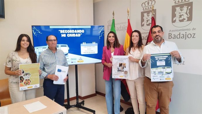 Una ruta en autobús recorrerá sitios emblemáticos de Badajoz dirigida a personas con Alzheimer.