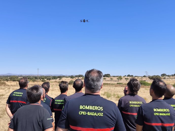 El Consorcio de Bomberos de la Diputación de Badajoz forma a sus efectivos en el uso de sistemas aéreos de visión y drones.