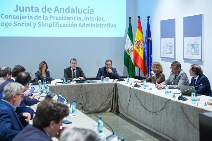 Archivo - El consejero de la Presidencia, Interior, Diálogo Social y Simplificación Administrativa, Antonio Sanz, en la reunión del Consejo de Asuntos Taurinos de Andalucía (CATA).