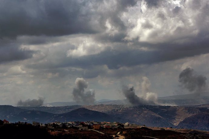 Columnas de humo por varios bombardeos del Ejército de Israel contra la localidad de Taibé, en el sur de Líbano (archivo)