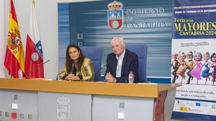 La Consejera De Inclusión Social, Juventud, Familias E Igualdad, Begoña Gómez Del Río, Presenta, En Rueda De Prensa, La Feria De Mayores.