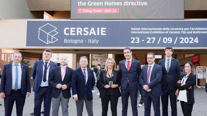 La consellera d'Innovació, Indústria, Comerç i Turisme, Nuria Montes, visita Cersaie, la fira internacional per a rajoles ceràmiques i equipament de bany