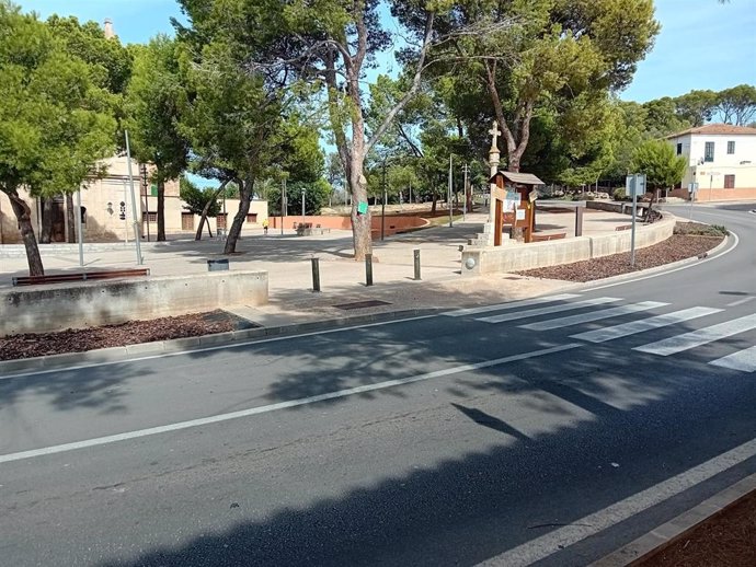 Plaza frente a la iglesia de Sant Marçal.