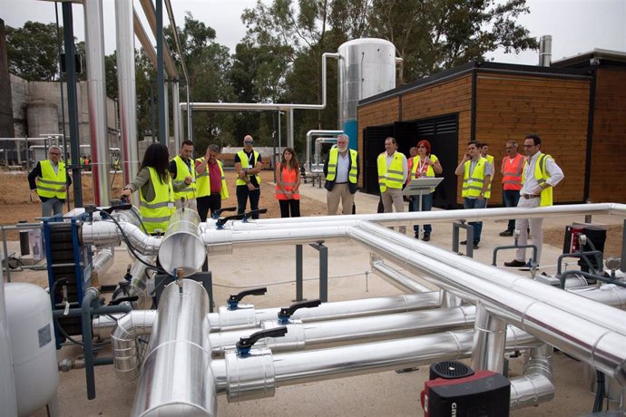 Visita institucional al proyecto europeo de refrigeración y calefacción 100% renovable WeDistrict en Rabanales.