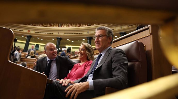 (I-D) El portavoz del PP en el Congreso, Miguel Tellado; la secretaria del PP, Cuca Gamarra y el presidente del PP, Alberto Núñez Feijóo