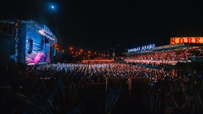 Archivo - El público del Tío Pepe Festival durante uno de sus conciertos en las Bodegas Tío Pepe de Jerez de la Frontera (Cádiz)