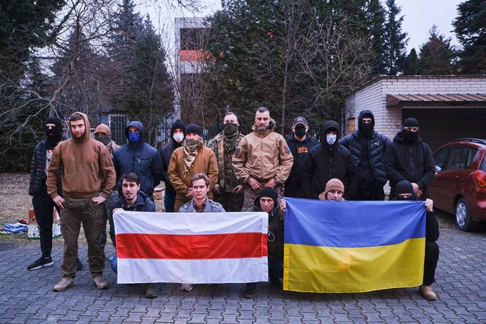 Archivo - March 15, 2022, Warsaw, Poland: Belarusian volunteers pose for a group photo in the Belarusian House Garden before leaving for war. Many volunteers come to Belarusian House in Warsaw. There are many who decide to enlist in a battalion named afte