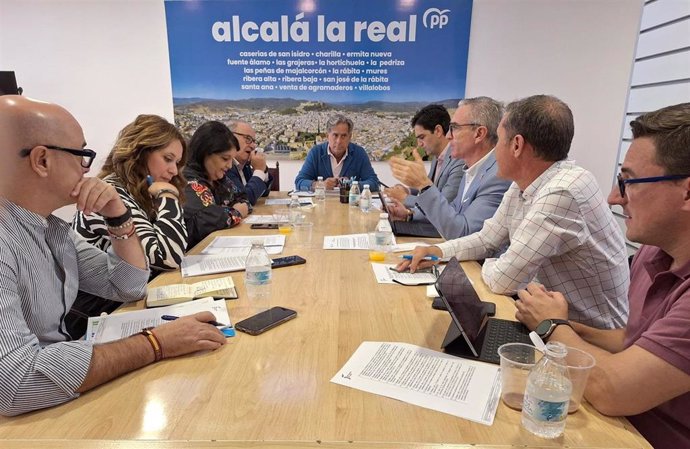 Representantes del PP en el encuentro de Alcalá la Real.