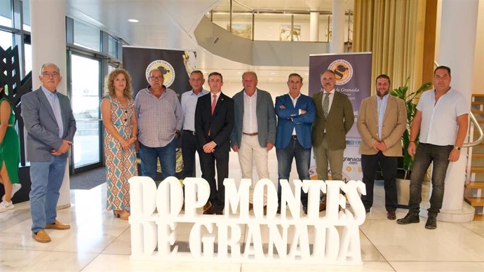 Autoridades presentes en la entrega de los XVI Premios de Calidad Denominación de Origen (DOP) Montes de Granada.