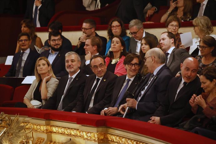 Inauguración de la temporada del Liceu, con el presidente Salvador Illa, el presidente del Parlament Josep Rull y el alcalde Jaume Collboni