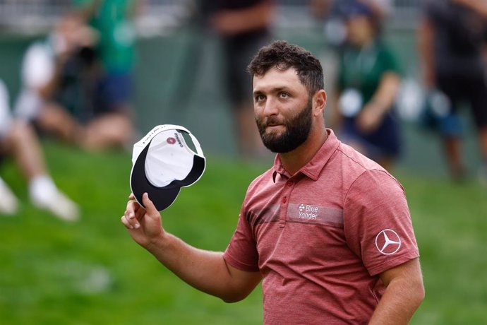 Archivo - El golfista español Jon Rahm saluda a los aficionados durante el Acciona Open de España presented by Madrid 2023