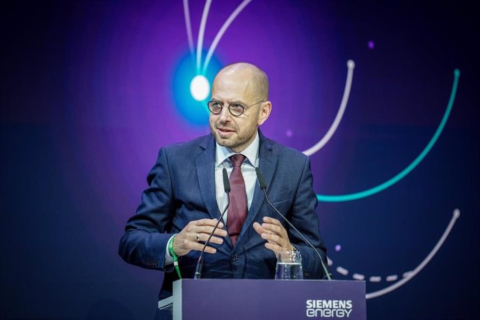 Archivo - 08 November 2023, Berlin: Christian Bruch, CEO of Siemens Energy, speaks at the opening of Siemens Energy's electrolyzer production facility. 