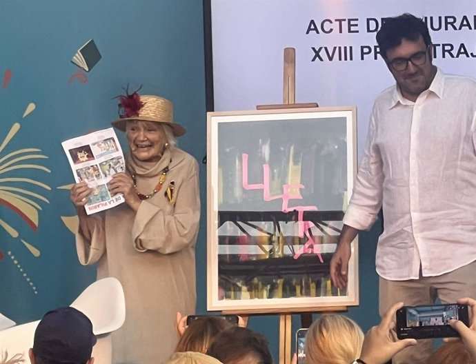 La Setmana del Llibre en Català premia a Pilarín Bayés por su trayectoria