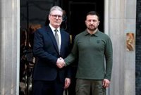 Starmer reconoce ante Zelenski que la guerra en Ucrania se encuentra en un momento "crítico"