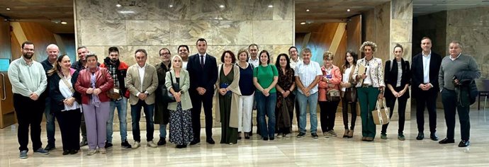 Reunión del consejero de Hacienda, Guillermo Peláez, con representantes municipales de Asturias.