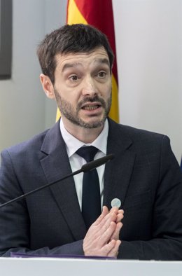 Archivo - El ministro de Derechos Sociales y Agenda 2030, Pablo Bustinduy, interviene durante la visita al Centro Español de Autismo, a 2 de abril de 2024, en Madrid (España). En el marco del Día Mundial del Autismo se ha presentado el Plan de Acción de l