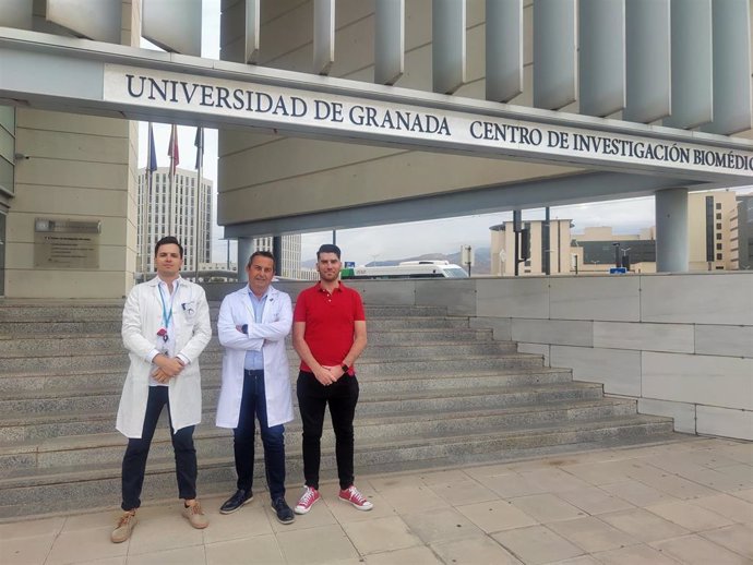 Parte del equipo de investigadores de la Universidad de Granada (UGR) y la de Sevilla (US), liderados por Juan Antonio Marchal y Miguel Ángel Gutiérrez respectivamente.