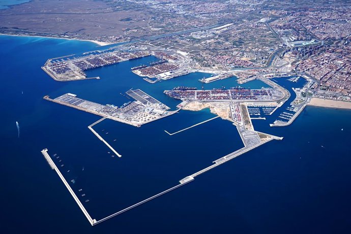 Archivo - Vista aèria del port de València