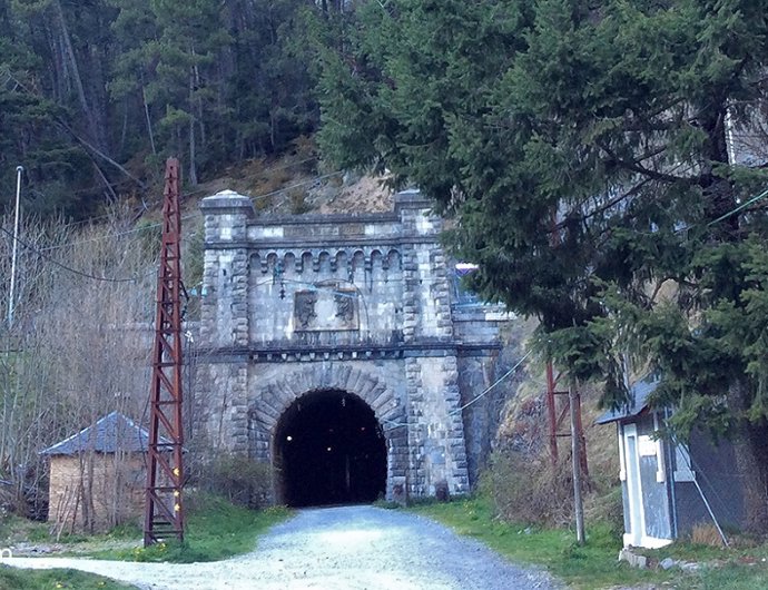 Boca sur del túnel ferroviario del Somport.