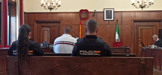 Archivo - Imagen del acusado del asesinato del Polígono Sur antes de comenzar su comparecencia en el juicio en la Audiencia de Sevilla