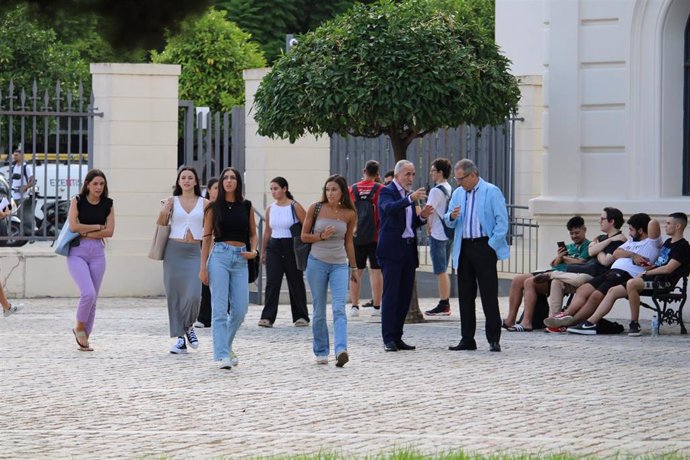 Archivo - Inicio de las clases del curso 2023/2024 en el campus de Viapol de la Universidad de Sevilla.