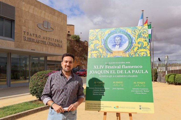 El delegado de Cultura del Ayuntamiento de Alcalá de Guadaíra, Christopher Rivas, ha presentado el cartel de la 44 edición del Festival Flamenco Joaquín el de la Paula.