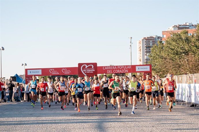 Archivo - Más de 4.000 corredores participan este sábado en Madrid en la Carrera del Corazón.