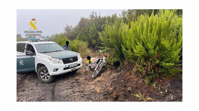 La Guardia Civil sorprende a dos personas circulando en motocicleta en el Espacio Protegido de Cumbre Vieja en la isla de La Palma