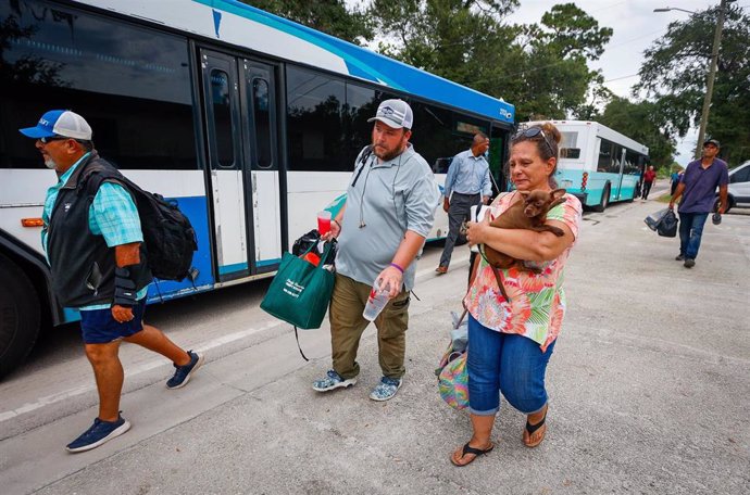 Evacuación por la llegada del huracán 'Helene' en Clearwater, Florida