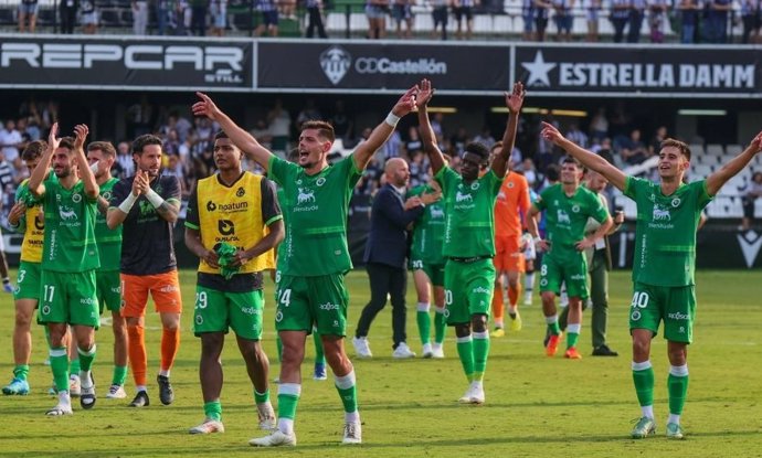 Los jugadores del Racing de Santander celebrando un triunfo.