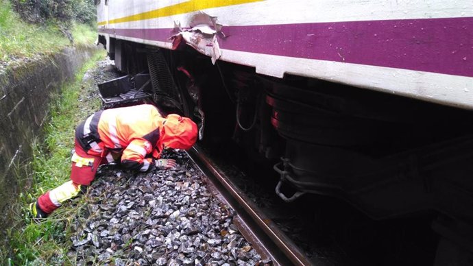 Tren Santander-Bilbao que ha descarrillado entre Gibaja y Carranza