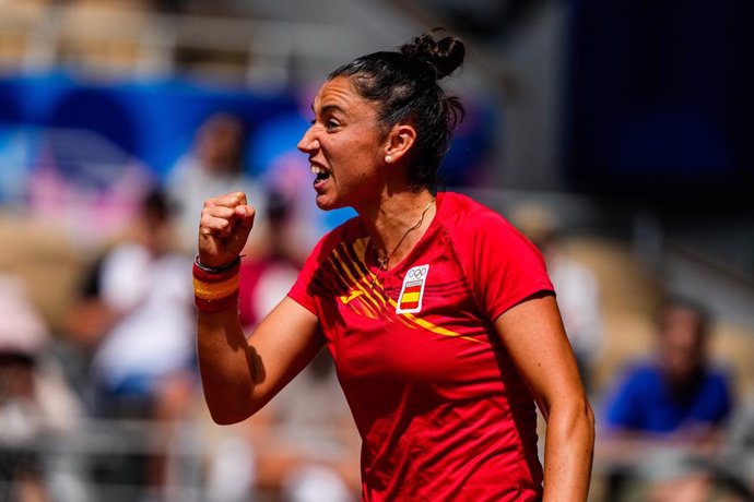 Archivo - Sara Sorribes Tormo of Spain celebrates during her match with Cristina Bucsa of Spain against  Karolina Muchova of Czechia and Linda Noskova of Czechia during Women's Doubles Bronze Medal Match on Court Philippe-Chatrier at Roland-Garros Stadium