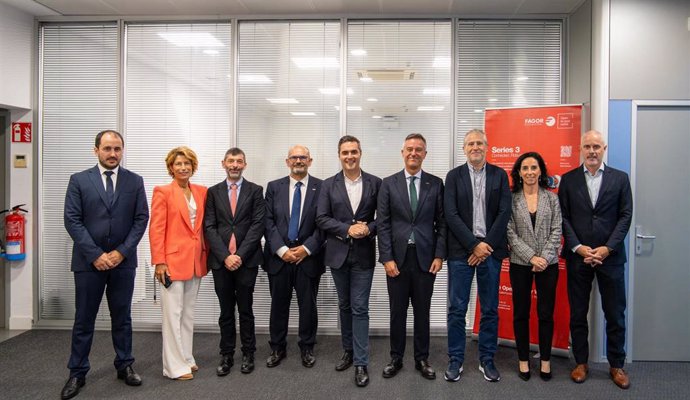 El consejero de Industria del Gobierno Vasco visita empresas de máquina-herramienta.