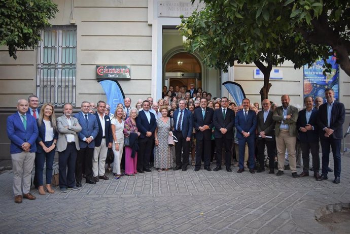 Asistentes al acto de puesta de largo de la Vniversitas Senioribus CEU Fernando III.