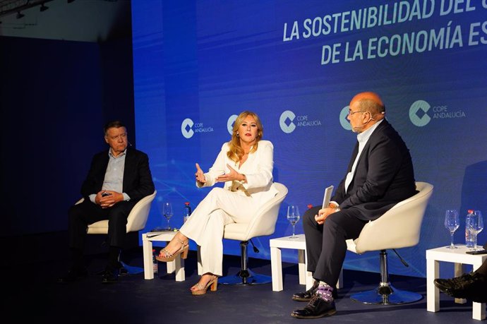 La consejera de Economía y portavoz del Gobierno andaluz, Carolina España, este jueves en Granada en un foro de la Cadena Cope.