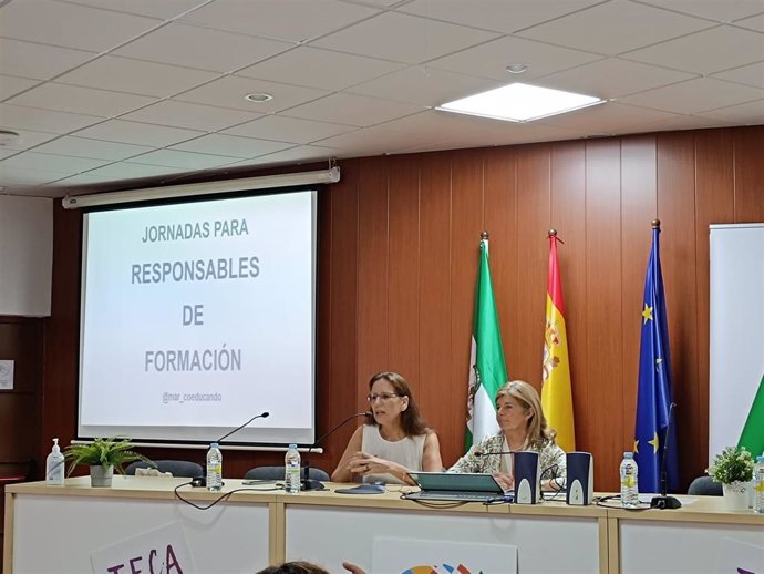 La delegada territorial de Desarrollo Educativo y Formación Profesional en la provincia de Cádiz, Isabel Paredes, en las Jornadas para Responsables de Formación de los Centros Educativos en el Centro de Profesorado de Cádiz