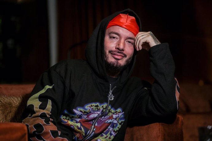 El cantante J Balvin posa para Europa Press, en el Hotel Edition, a 26 de septiembre de 2024, en Madrid (España). José Álvaro Osorio Balvín, conocido artísticamente como J Balvin, es un cantante y productor colombiano reconocido por ser uno de los artista