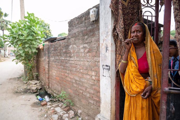 Archivo - Imagen de archivo de una mujer en el estado de Bihar, en India.