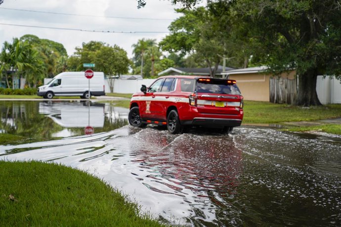 September 25, 2024, St. Petersburg, FL, US: St. Petersburg Fire and Rescue responds to a call of a fire in a house on a flooded street in Shore Acres in the aftermath of Hurricane Idalia, on Aug. 31, 2023, in St. Petersburg, Florida.,Image: 911962201, Lic
