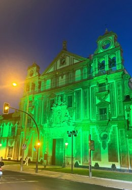 El Palacio de la Merced se ilumina de verde para reconocer la labor de los farmacéuticos.