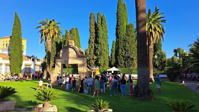 Visita guiada en los jardines de la Alameda del Obispo.