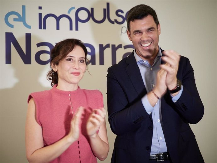 La presidenta de la Comunidad de Madrid y del PP de Madrid, Isabel Díaz Ayuso, junto al presidente del Partido Popular de Navarra, Javier García