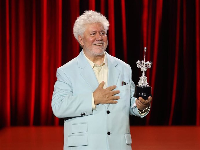 Pedro Almodóvar recibe el Premio Donostia en el Festival de Cine de San Sebastián, a 26 de septiembre de 2024, en San Sebastián, Guipúzcoa, País Vasco (España).