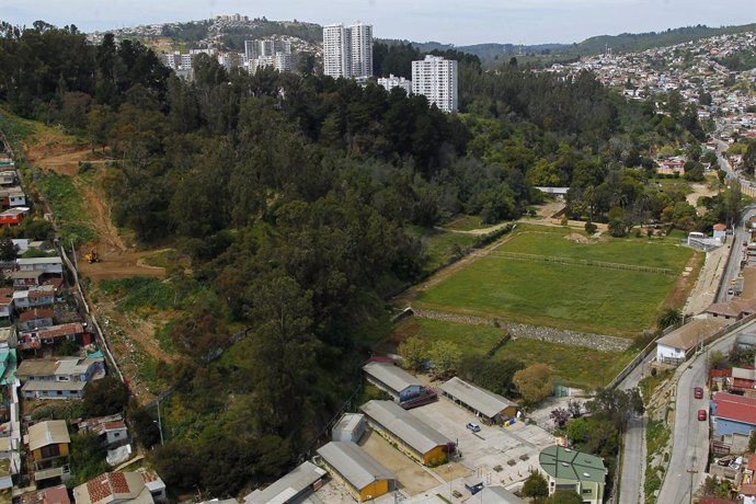 Valparaiso, 24 septiembre 2017.  El Alcalde Jorge Sharp anula el permiso de construccion (los permisos ya habías sido adjudicados el 2015) del condominio Parque Pumpin, complejo de 22 edificios a ubicarse en el ex estadio de Chiletabacos y en el ex