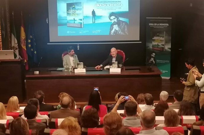 El gallego Manel Loureiro, autor de 'Cuando la tormenta pase', premio de novela Fernando Lara 2024, conversa con el periodista Jesús Vigorra.